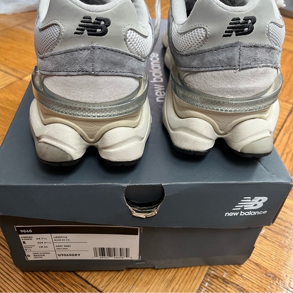 NEW BALANCE 9060 - Picture 2 of 5